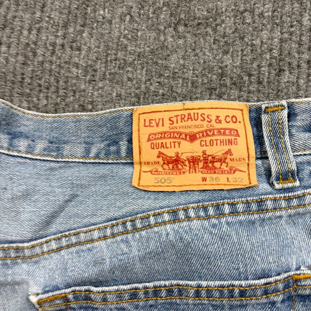 Levi 505 Jeans Mens 36x32 Regular Fit Light Wash Blue Denim Straight Leg Cotton
